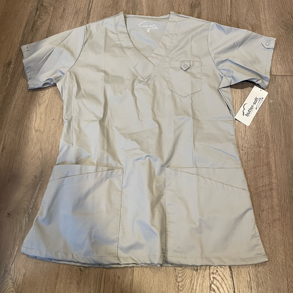 BUTTER SOFT scrub top